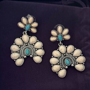 New lovely western Elegant Silver and Turquoise Earrings pierced
